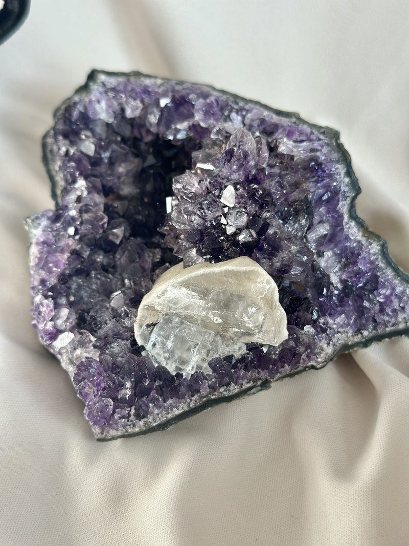 Cluster | Améthyste | Formation calcite
