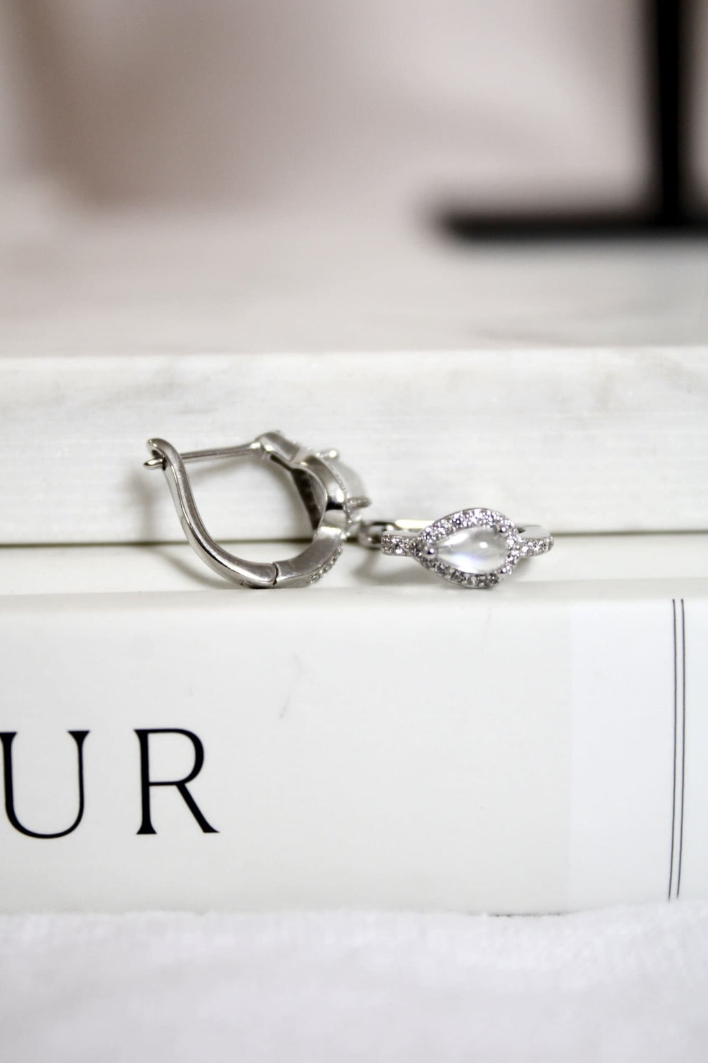 Boucles d'oreilles | Pierre de lune bleue