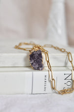 Collier | Chaîne maillons or | Géode d’améthyste