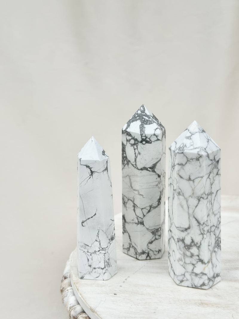 Tour | Howlite