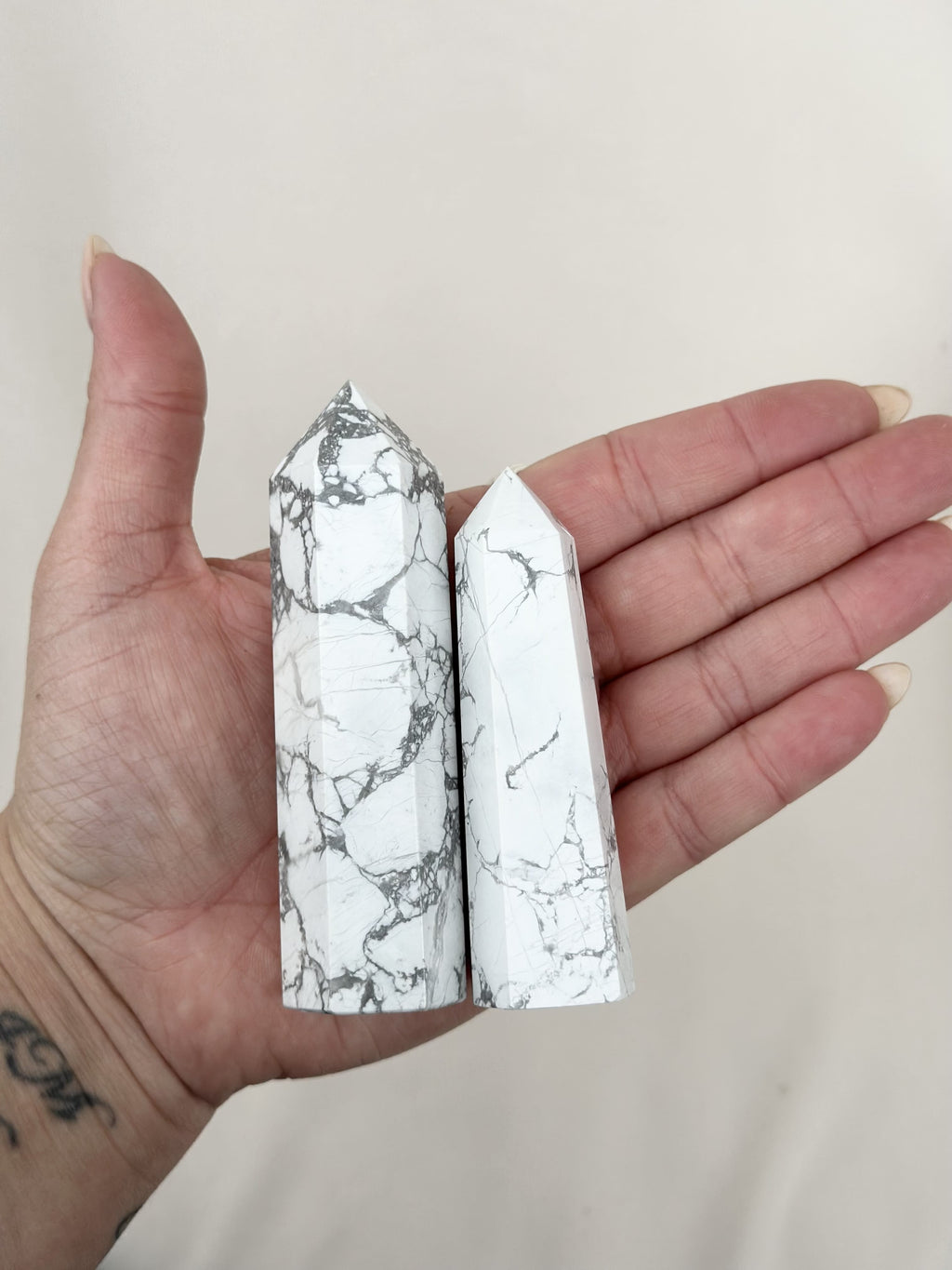 Tour | Howlite