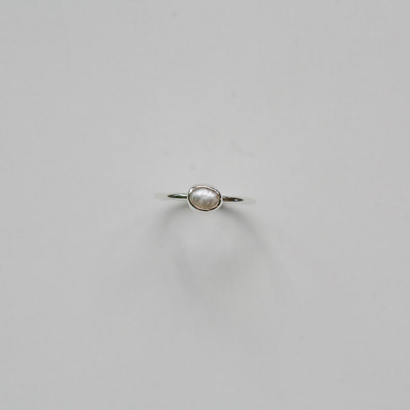 Tiny pearl ring | Côte Ouest